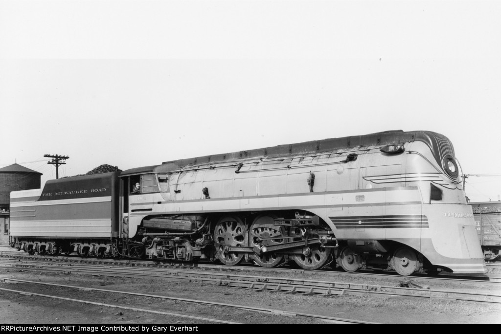 MILW 4-6-4 #104 "Baltic" - Milwaukee Road